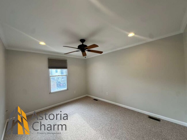 Building Photo - 3 Bedroom Home with Rooftop Views and Modern Finishes