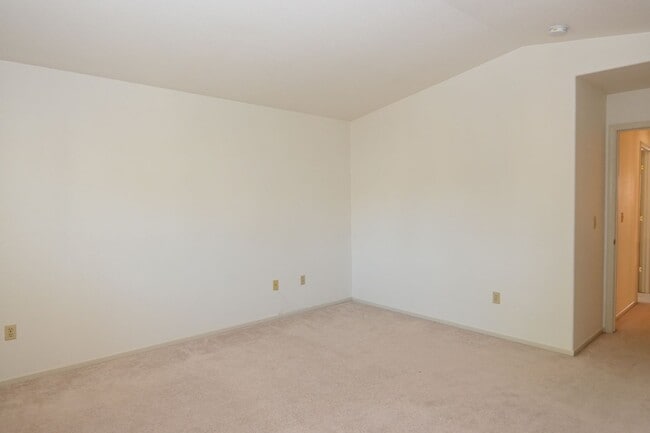 Building Photo - 2 story home, gated community, near Shops ...