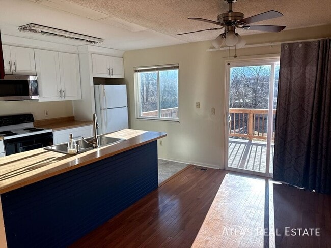 Building Photo - 9415 Brentwood St