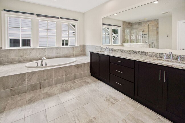 Building Photo - 5 Bed 4.5 Bath - Bethesda Single Family - ...