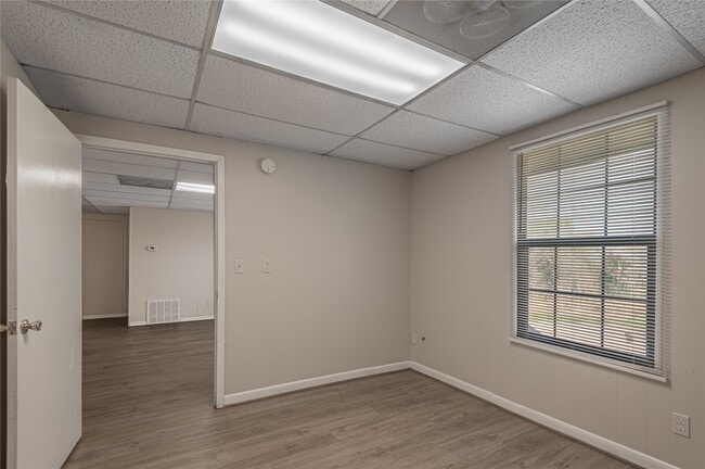 Building Photo - 626 University Ave