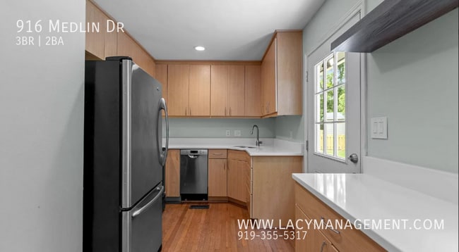 Building Photo - 916 Medlin Dr