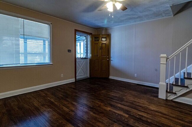 Building Photo - 732 Old Riverside Rd