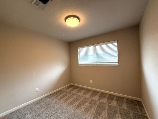 Building Photo - 1413-1415 Blackwell Drive