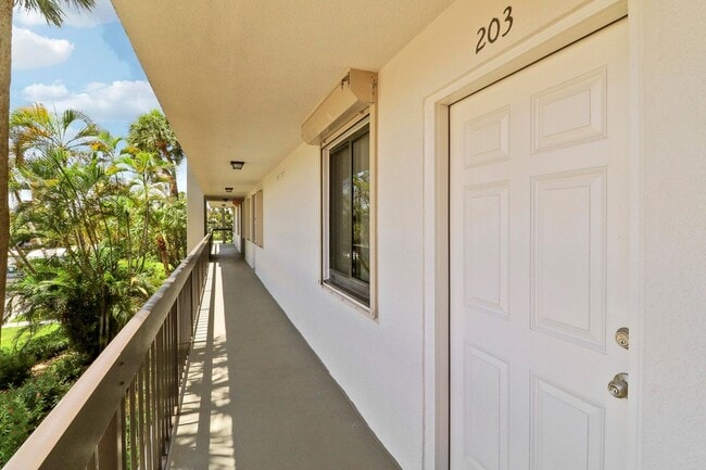 Building Photo - 401 S Seas Dr