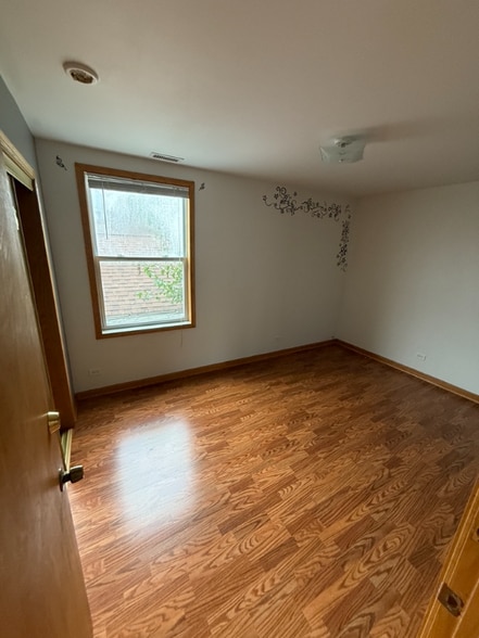 Building Photo - 6119 W Giddings St