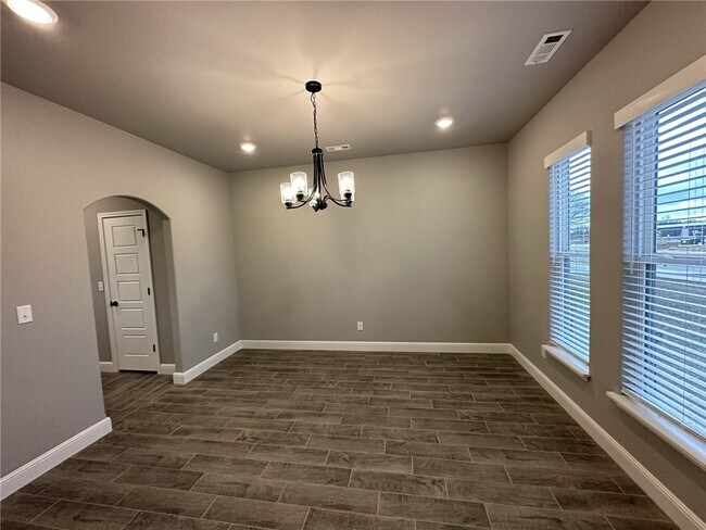 Building Photo - 2040 Tallgrass Ter