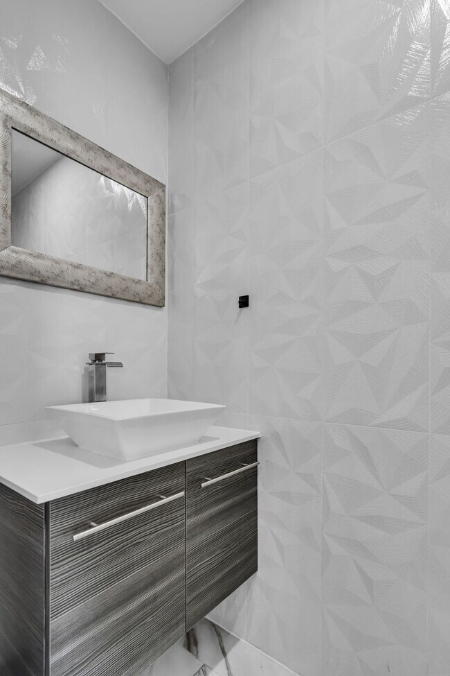 Building Photo - 1255 NE 199th St