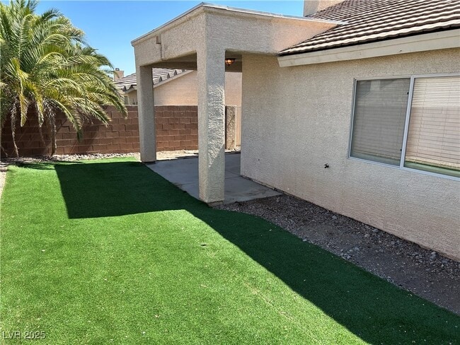 Building Photo - 9836 Double Rock Dr