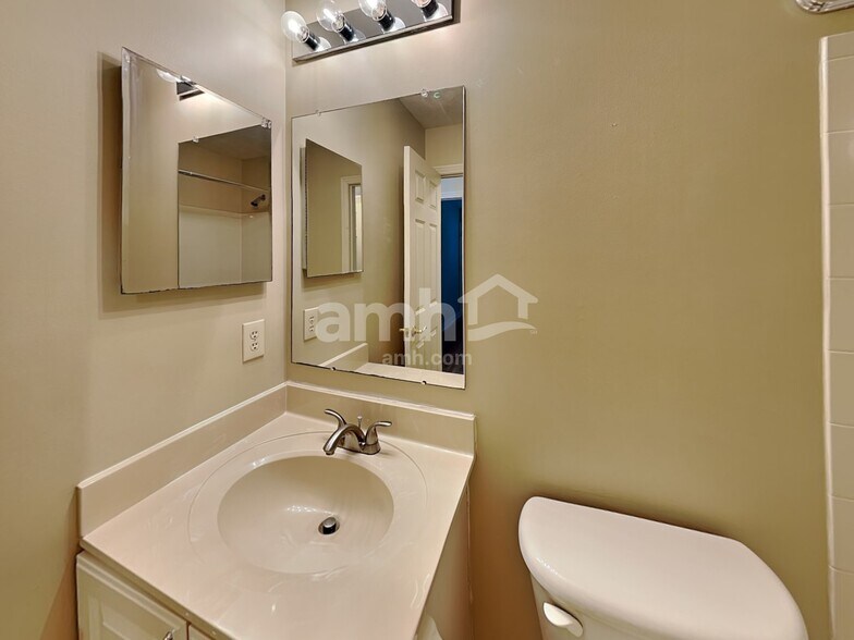 Building Photo - 6213 Womersley Dr