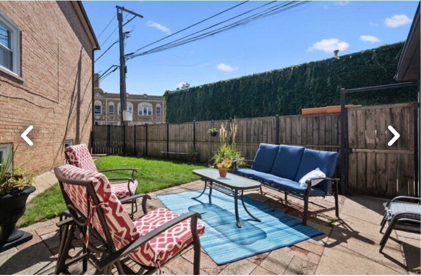 Side yard - 4912 W Berteau Ave