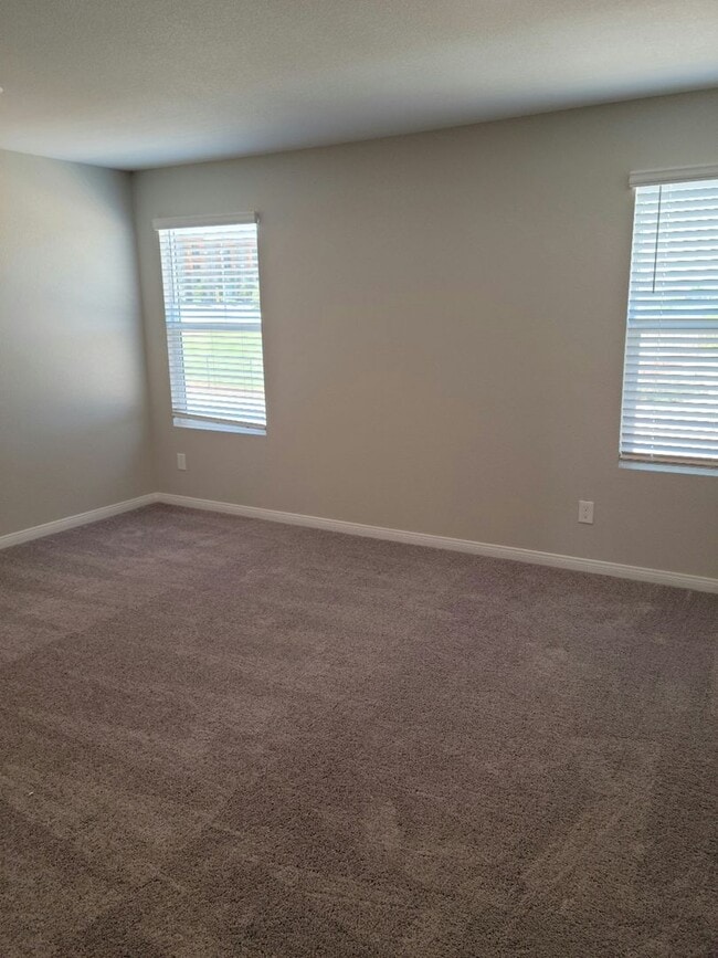 Building Photo - Montecito Community in the Northwest!!!