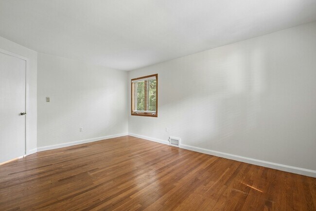 Building Photo - 70 Botsford Rd