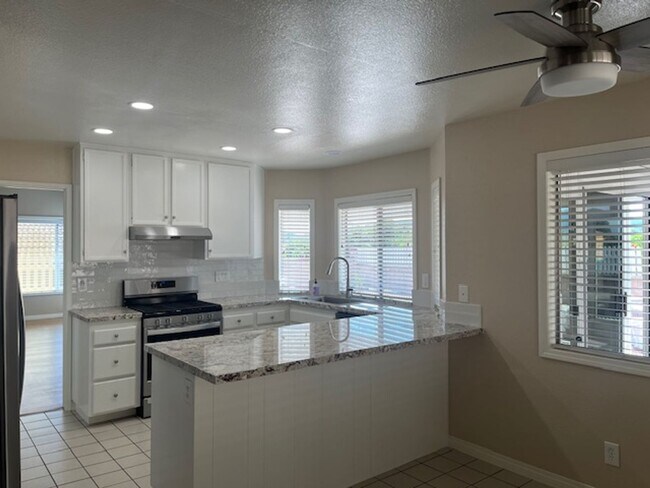 Building Photo - 4 bedroom Home in the heart of Temecula