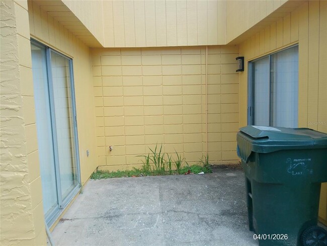 Building Photo - 926 W Carole St