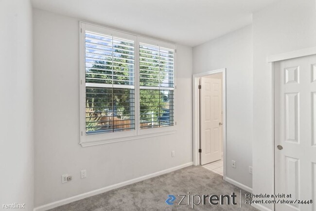 Building Photo - 3 br, 3 bath Townhome - 334 Dunsmuir Terra...