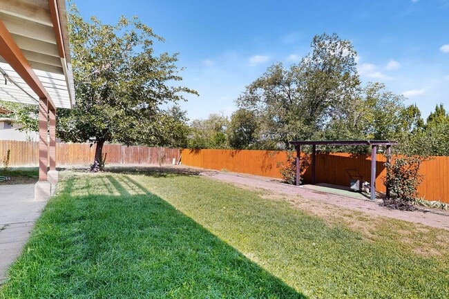 Building Photo - 2702 Avenida Del Sol