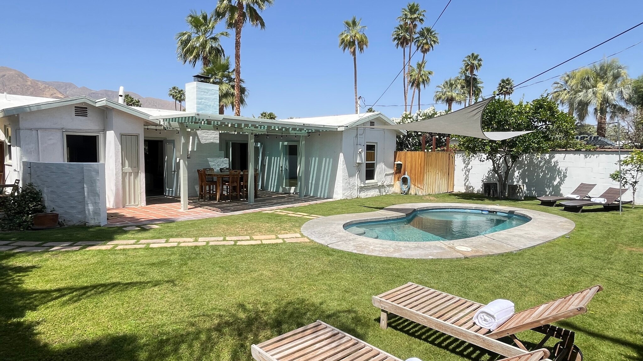 Building Photo - 630 N Hermosa Dr