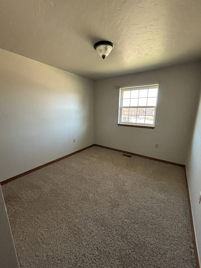 Building Photo - 504 Holbrook Cir