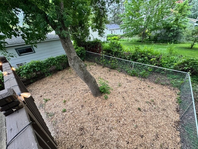 Building Photo - Walk To The Lake! **Rent Special**