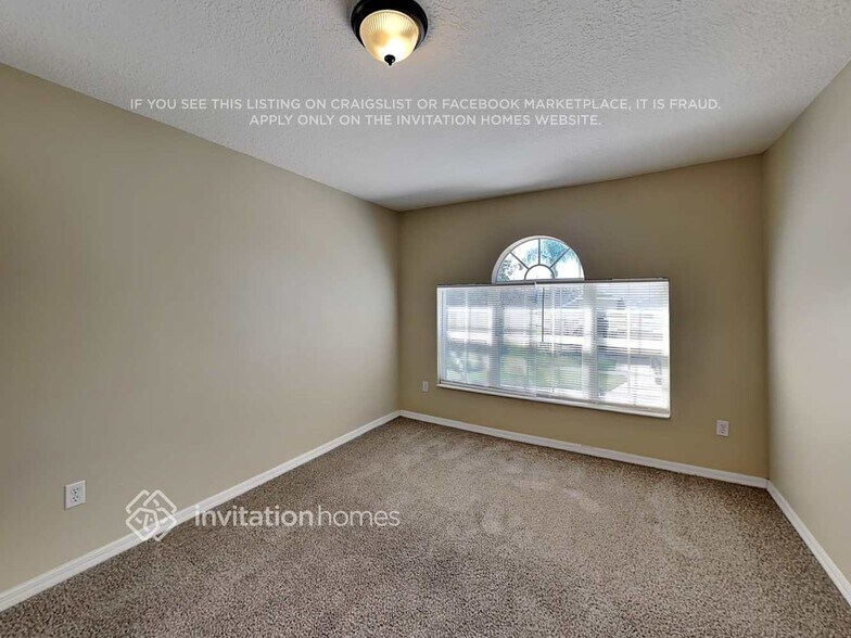 Building Photo - 3215 43rd Ave E