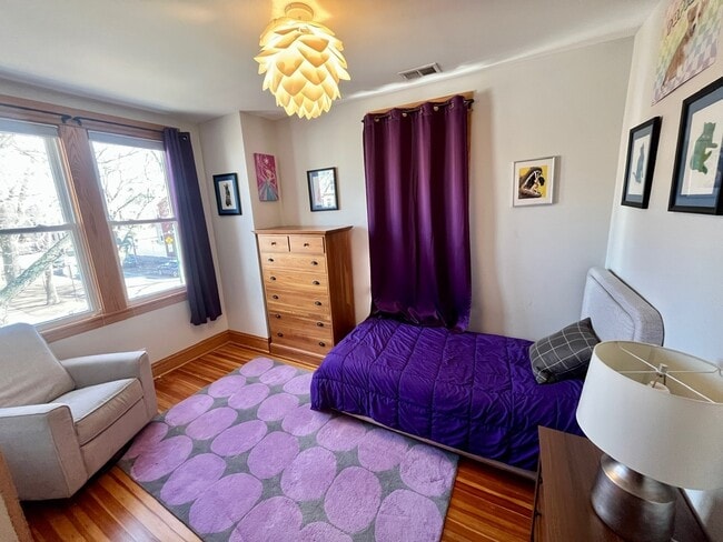 Building Photo - 3700 N Hermitage Ave