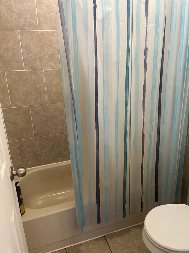 Building Photo - 2bed/2bath Townhome in Quiet Neighborhood