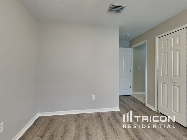 Building Photo - 5547 Braddock Dr