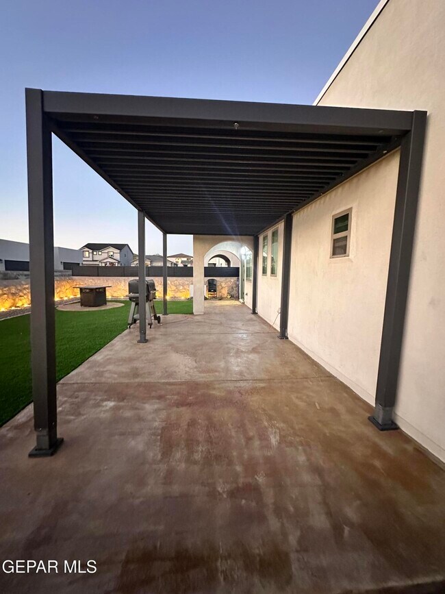 Building Photo - 10729 Deion Sanders Dr