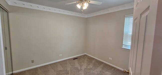 Building Photo - 450 Rosewood Crossing