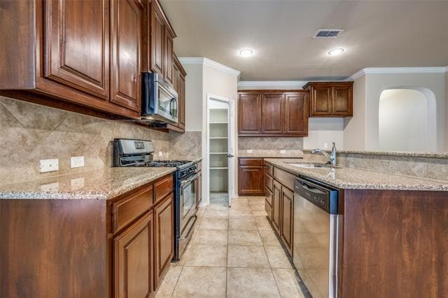 Building Photo - 5901 Longmont Dr