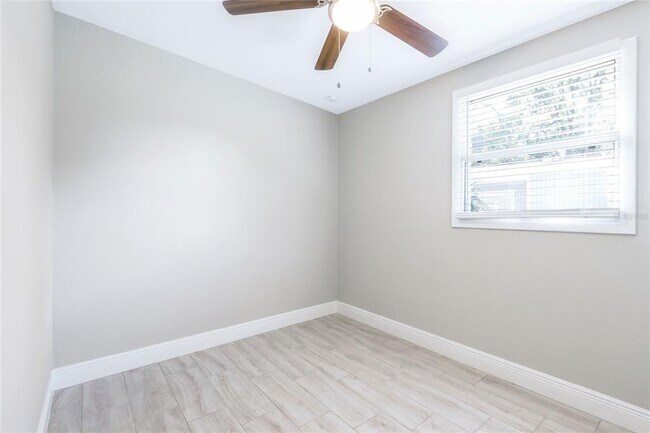 Building Photo - 1325 Windsor Way