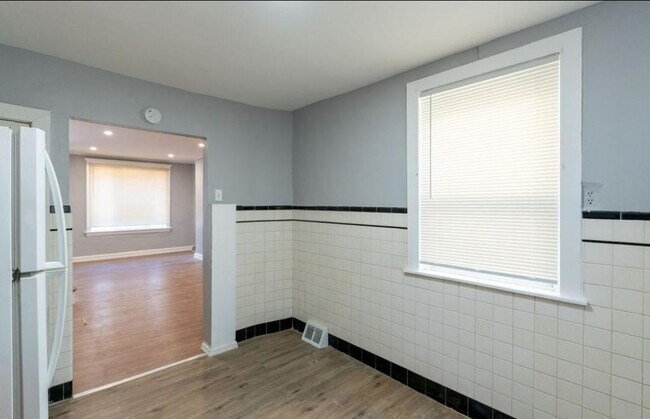 Building Photo - 2835 Winton St