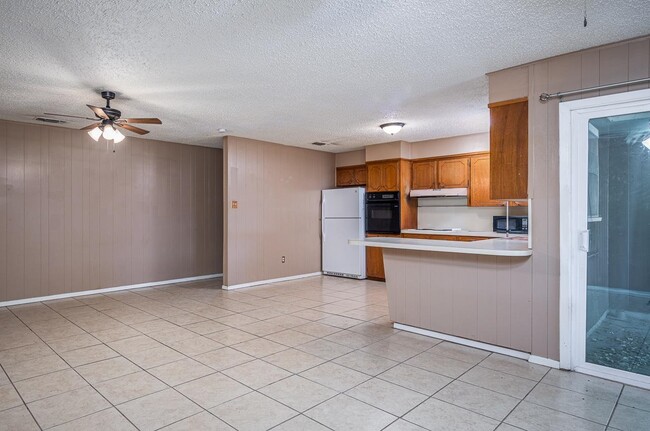 Building Photo - 213 Fox Dr