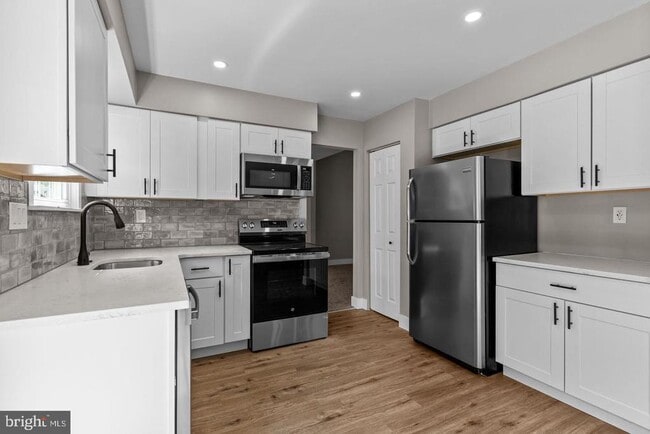 Building Photo - 203 Commonwealth Dr