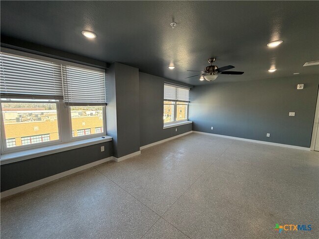 Building Photo - 103 E Central Ave