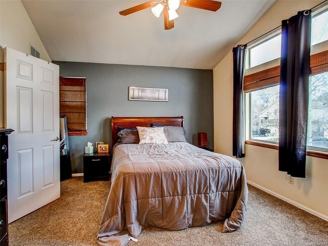 Building Photo - Spacious College Hills Home - 3 Bed, 3 Bath