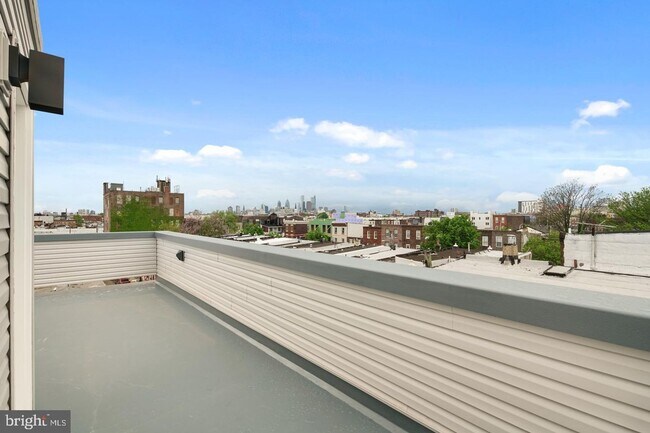 Building Photo - Olde Kensington Two Bedroom Condo