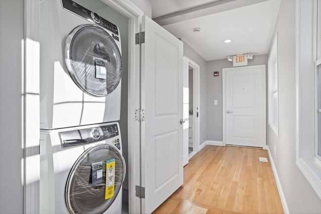 Building Photo - 144 Lincoln Rd