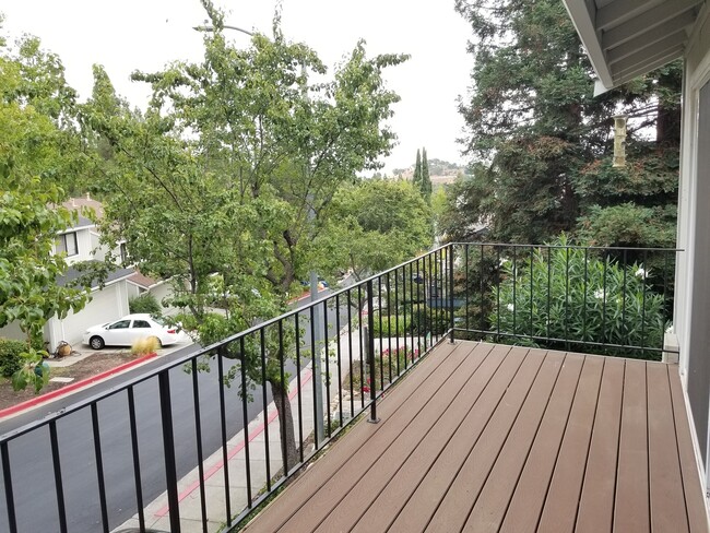 Building Photo - 3 Bed 2 Bath In Martinez (Sunrise Ridge)