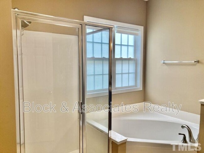 Building Photo - 9012 Blakehurst Dr