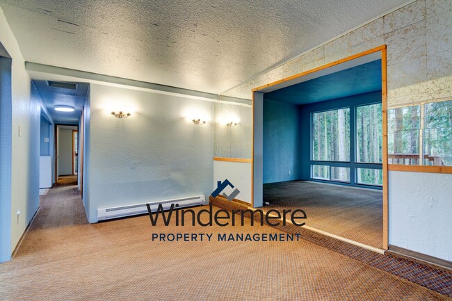 Building Photo - Private 2 bed 2 bath home