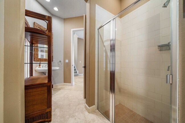 Building Photo - Fully Furnished Executive Rental in Providence