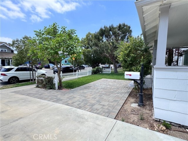 Building Photo - 2716 S La Salle Ave