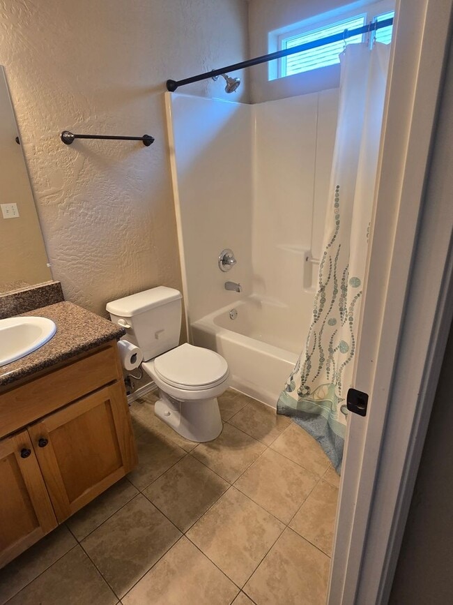 Building Photo - 3 Bedroom 2.5 Bath in Talent