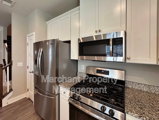 Building Photo - 227 Clearwood Dr