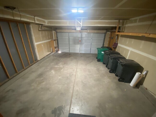 Building Photo - Lovely Cottonwood Home!