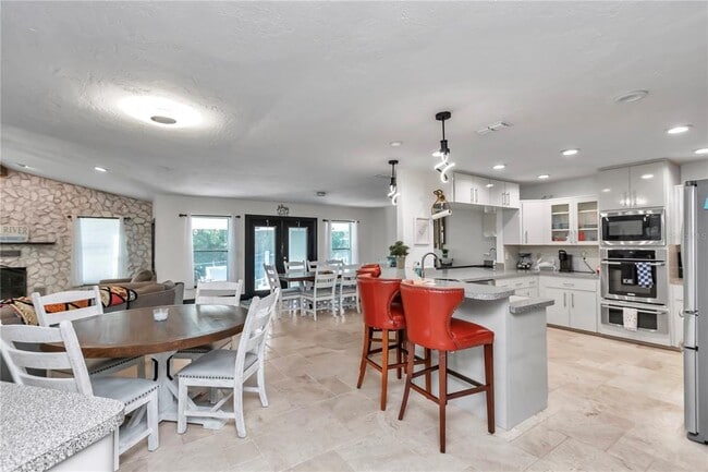 Building Photo - 1542 SE Pinwheel Dr