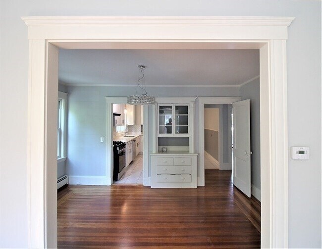 Building Photo - 8 Thurston Rd