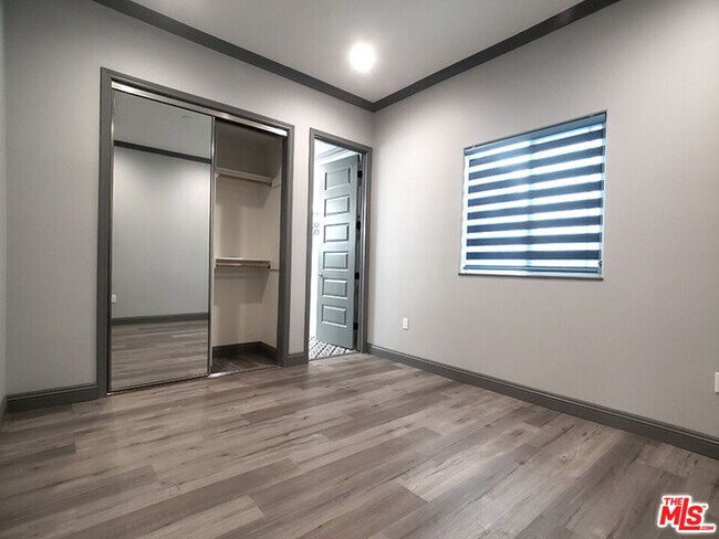 Building Photo - 413 N Harvard Blvd